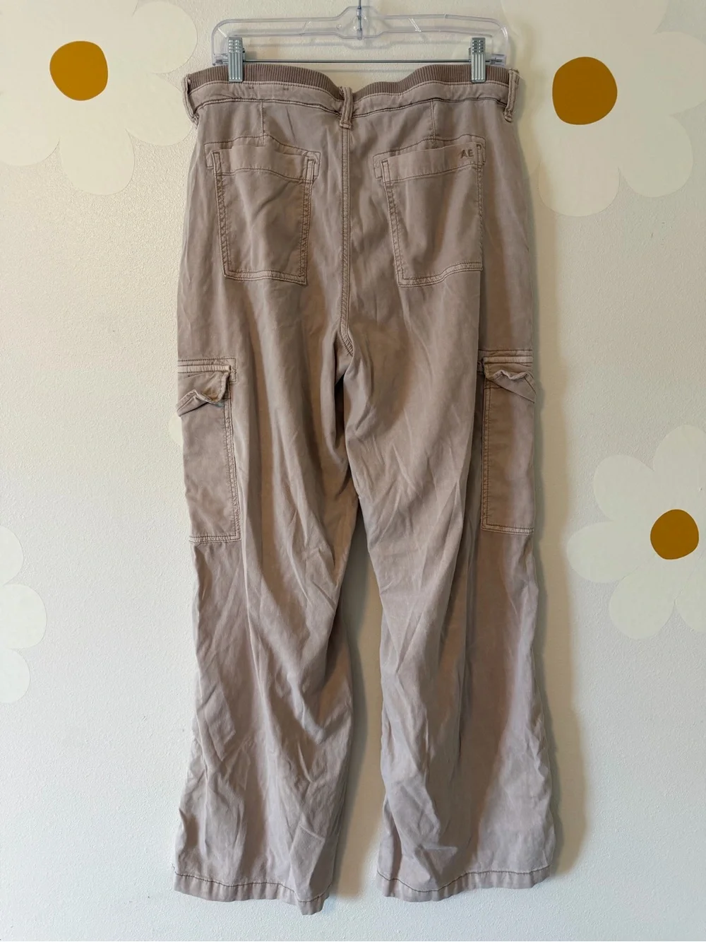 American Eagle Dreamy Drape Stretch Cargo Super High-Waisted Baggy Wide-Leg Pant - Picture 7 of 14